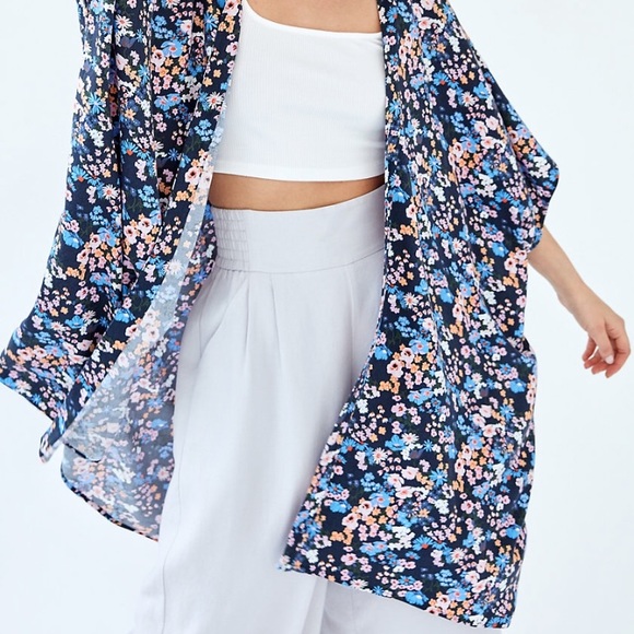 Sunday Best Aritzia floral Kimono 3/4 sleeve s/m - Picture 11 of 11